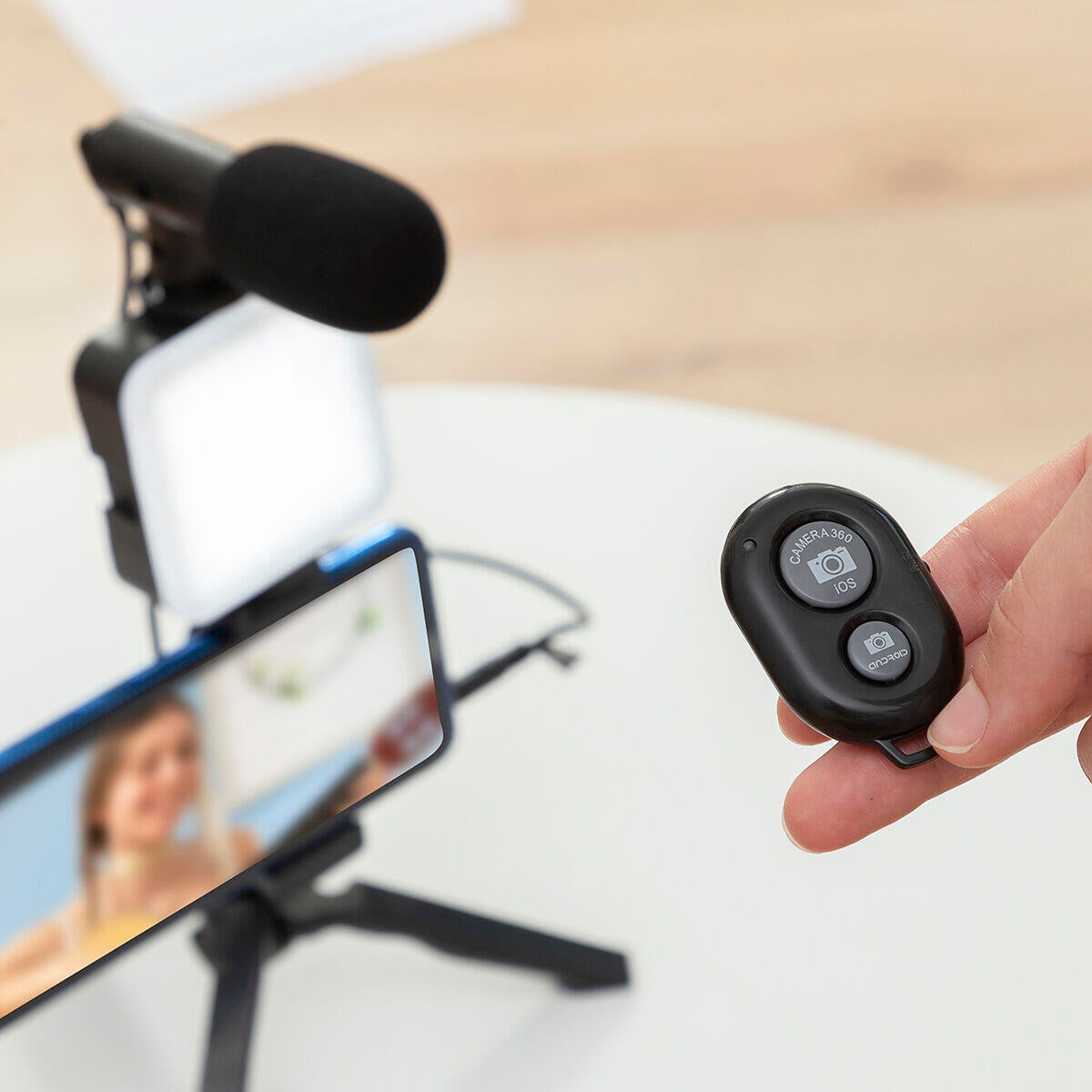 Kit Vlogging com Luz, Microfone e Mando Plodni InnovaGoods 6 Peças